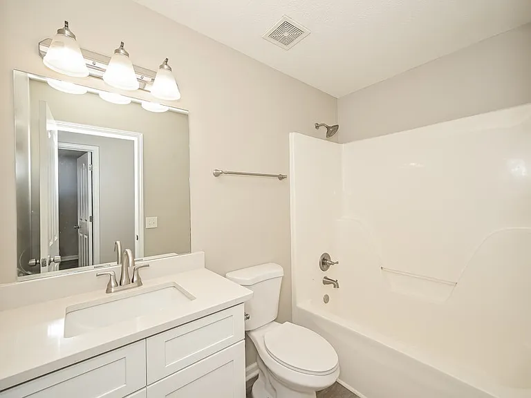 1912 Guildford Dr — Photo 15