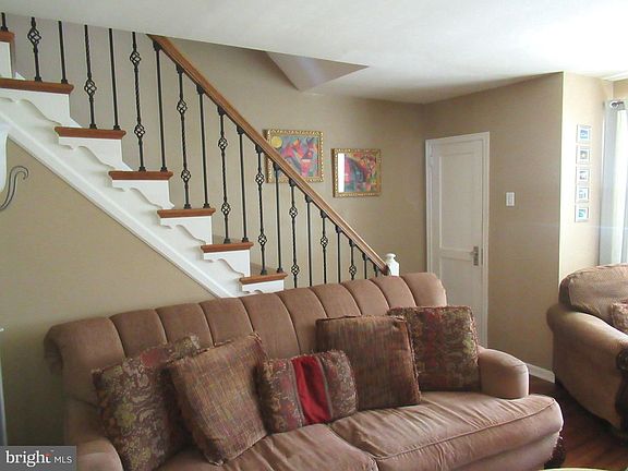 4th image of 2237 Longshore Ave