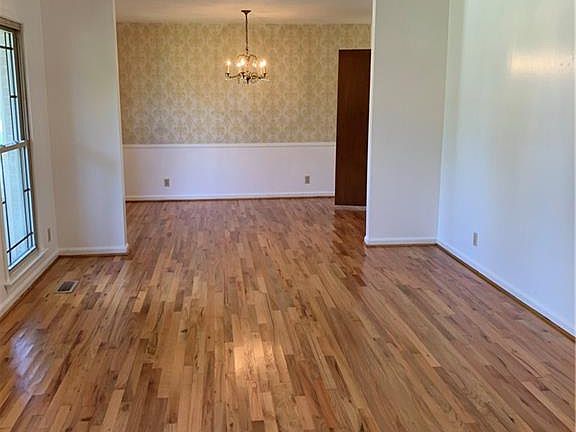 2nd image of 215 51st St