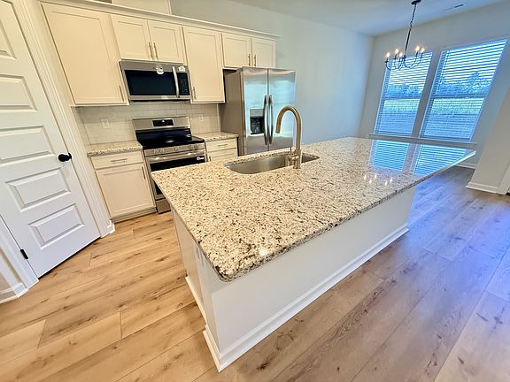 4th image of 16639 Aspen Ln