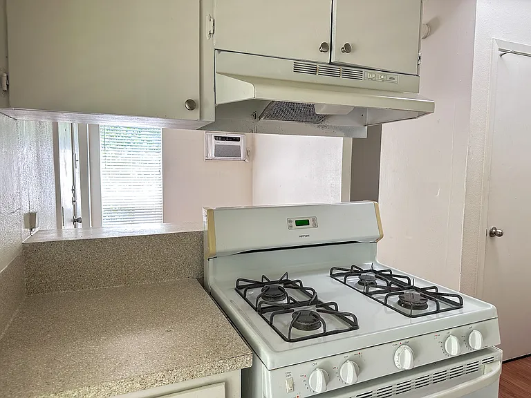 1011 W 23rd St #204 — Photo 11