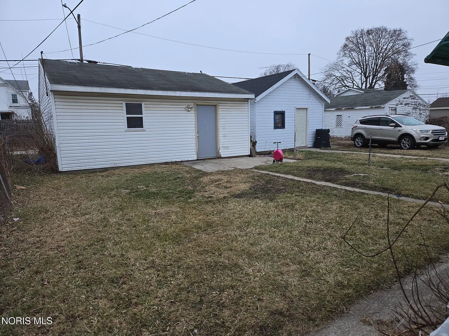 328 White St photo 1