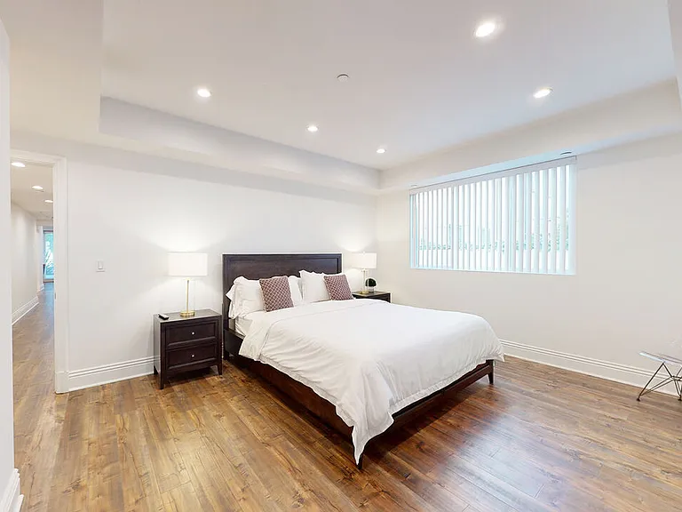 907 S Shenandoah St #101 — Photo 23