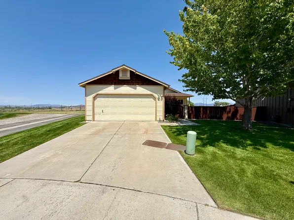 1785 Shamrock Cir, Minden, NV 89423