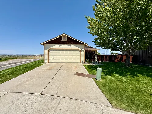 1785 Shamrock Cir Photo 1