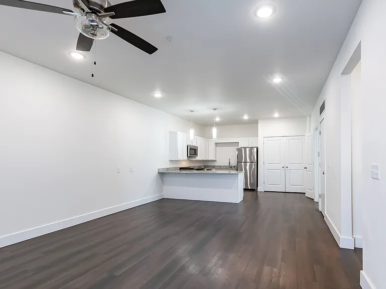 The Lakewood House Apartments — Photo 26