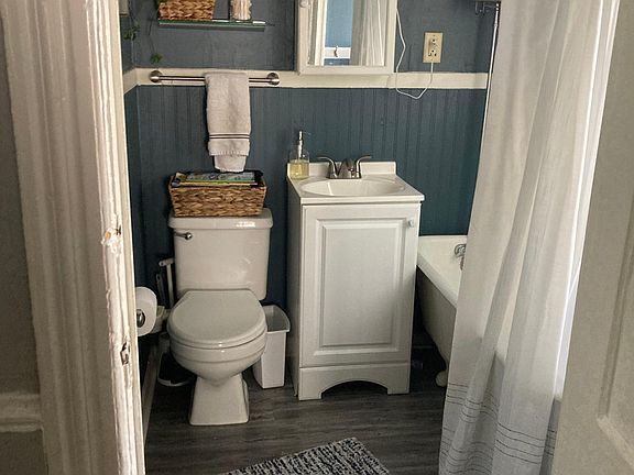 4th image of 301 Goodhue St #1