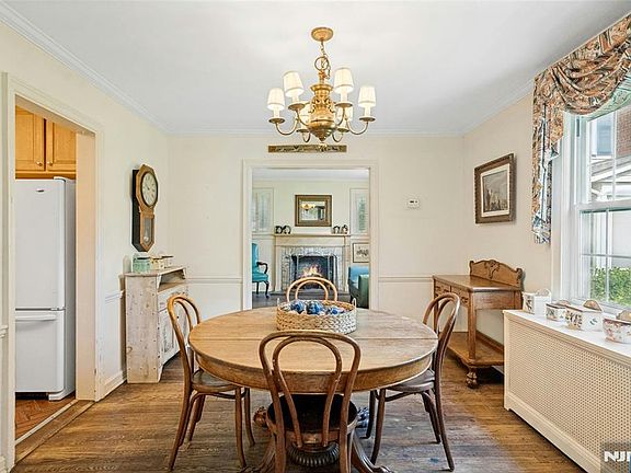 5th image of 12 Bancroft Pl