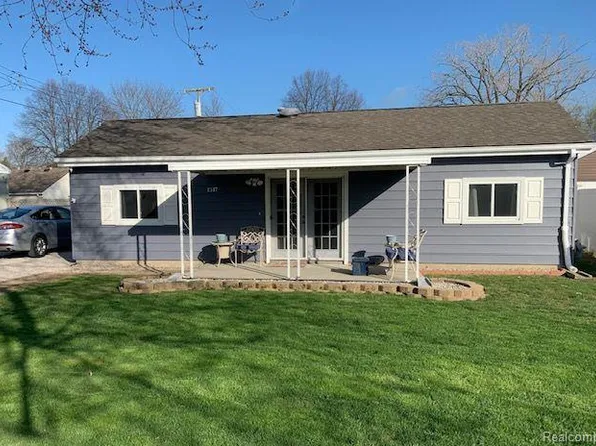 1317 Vineyard Dr, Monroe, MI 48161