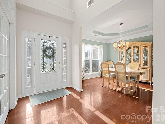 5th image of 9776 Ravenscroft Ln NW