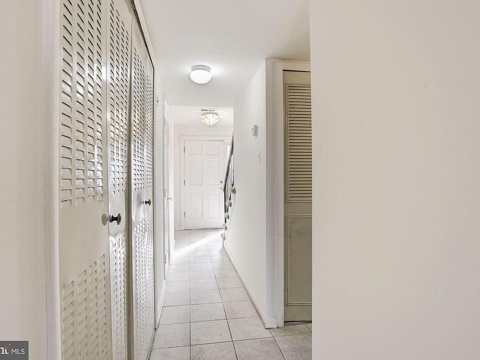 1st image of 31 Carolina Ct