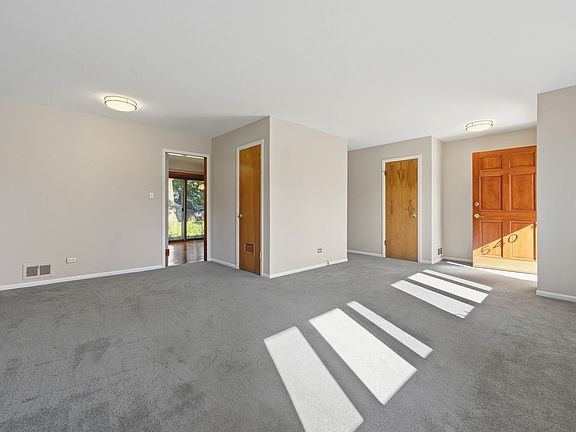 5th image of 540 Edgewood Ln