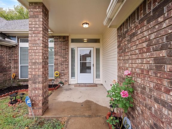 3rd image of 4241 Briar Hill Dr
