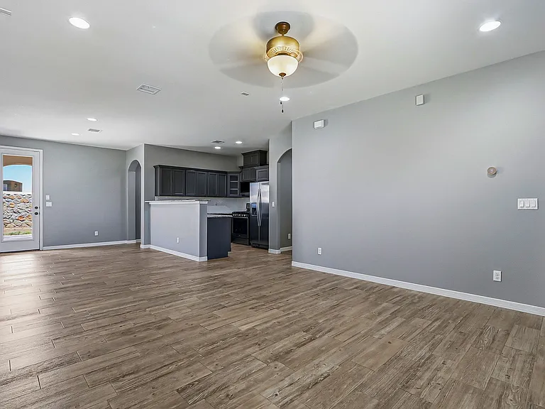 2120 Honour Point Pl — Photo 5