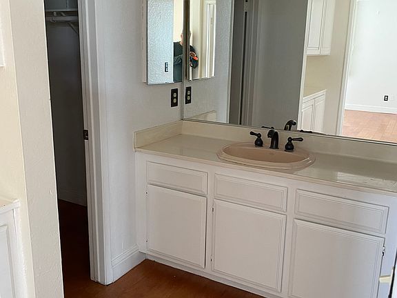 4th image of 4441 Woodman Ave APT 313