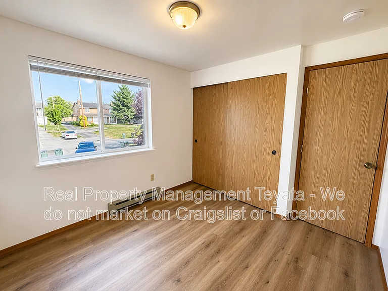 2915 Moore St — Photo 10