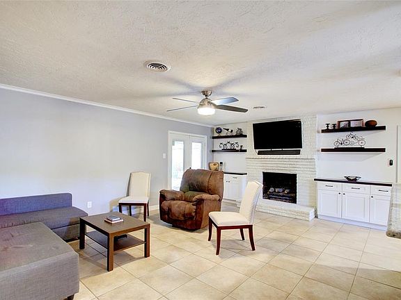 5th image of 8922 Sweetwater Dr