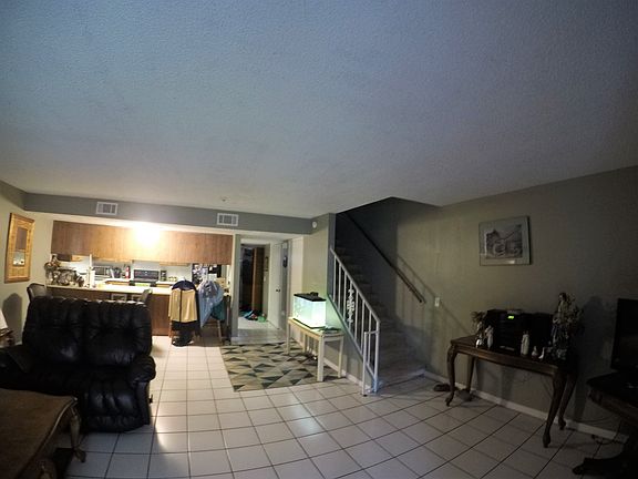 5th image of 810 Poinsetta Dr APT 9