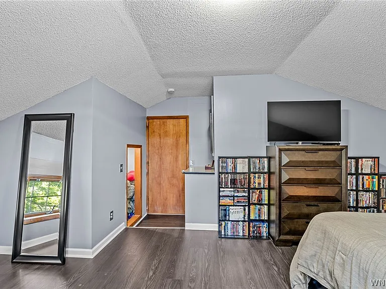 114 Flohr Ave — Photo 25