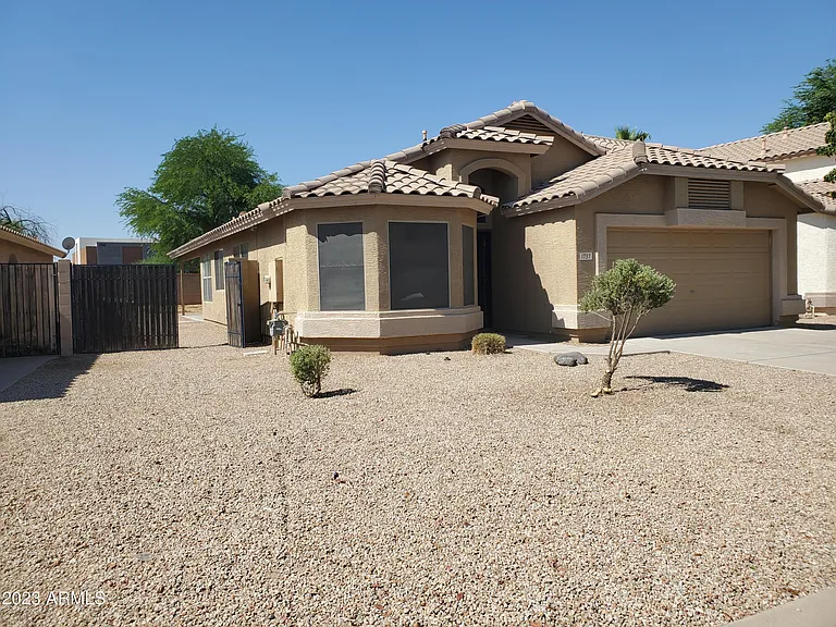 1737 E Morgan Ct — Photo 2