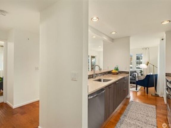 3rd image of 1926 Fairview Ave E APT 301