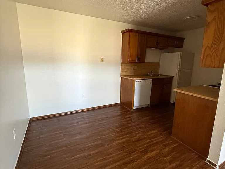 Fox Valley Apartments — Photo 49
