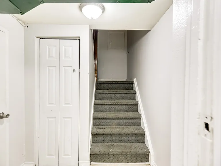 2563 Kingston Rd #BASEMENT — Photo 2