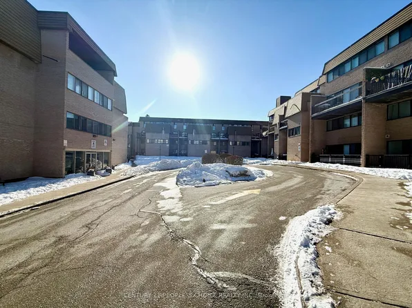 2095 Roche Ct #231, Mississauga, ON L5K 2C8