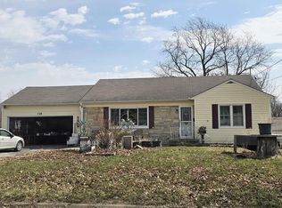 114 Geneva Dr, Oskaloosa, IA 52577