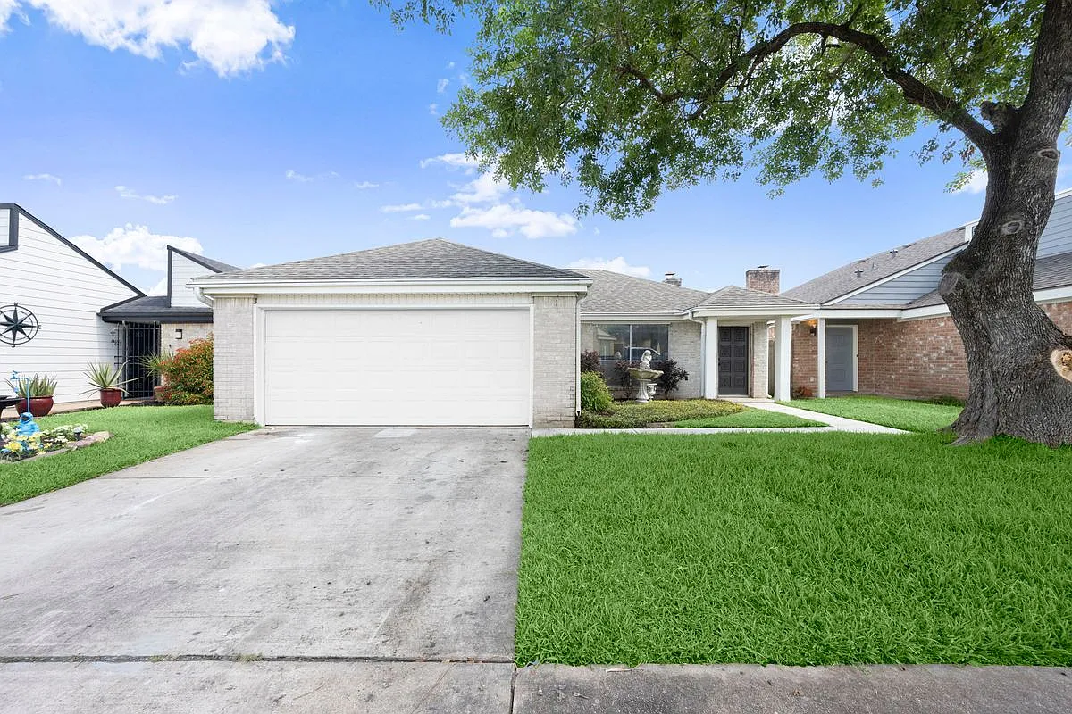 3 bed, 2.0 bath, 1856 sqft, $2,000 — Photo 1