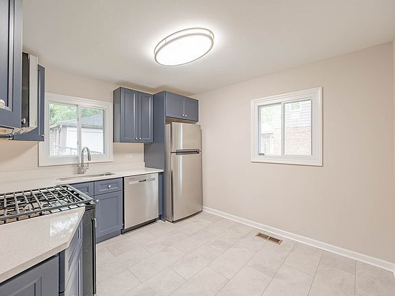 3rd image of 322 Mohawk St