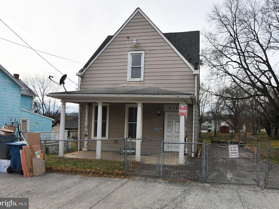 1st image of 526 N High St