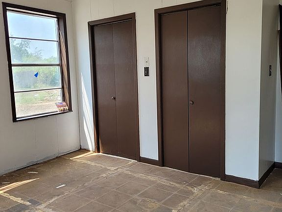5th image of 205 N Avenue J St