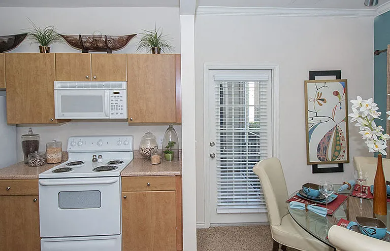 Arboleda Apartment Homes — Photo 15