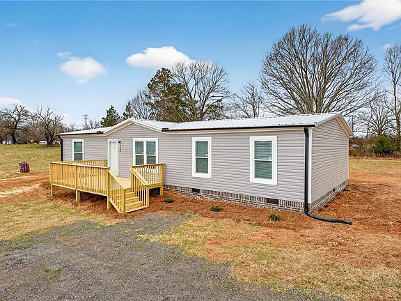 3rd image of 103 Windfield Hill Rd