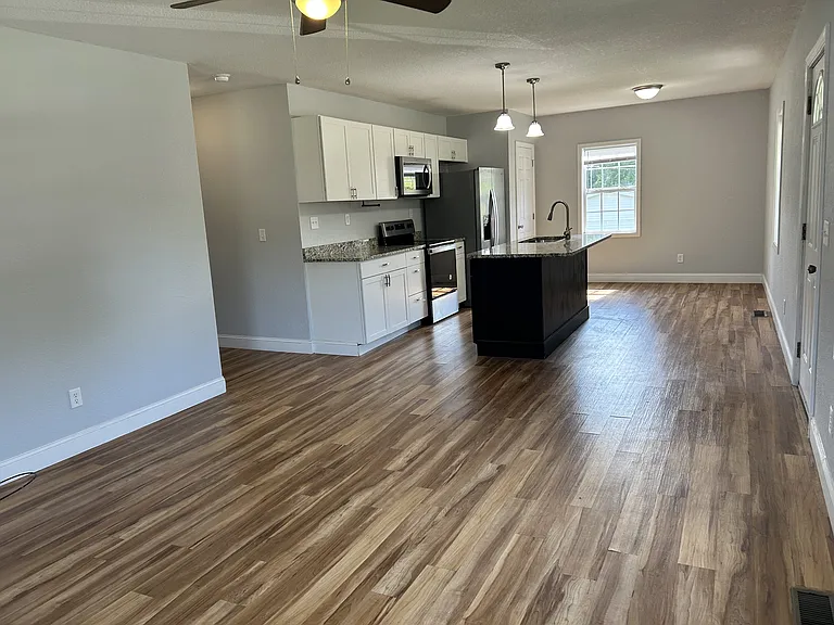 517 Sherwood Ave — Photo 4