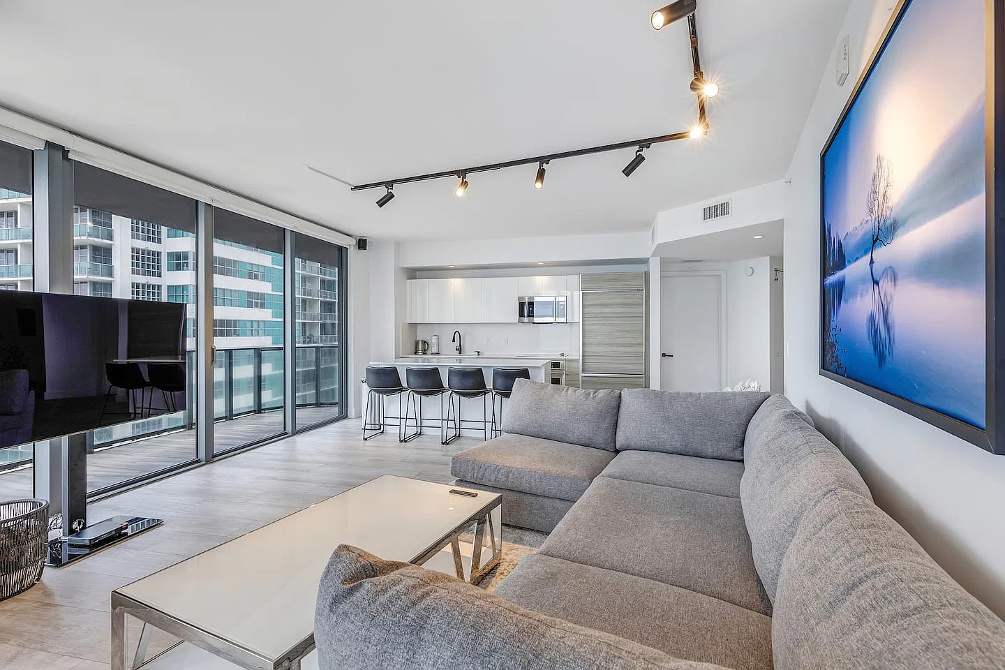 2 bed, $6,500 — Photo 1