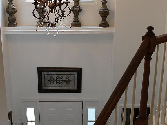 3rd image of 629 Blackthorne Ct