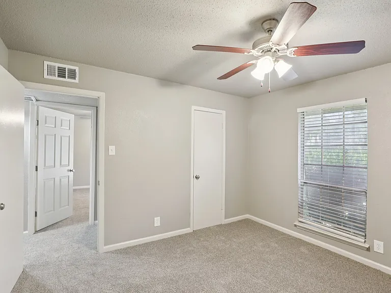 Whisperwind Apartments — Photo 8
