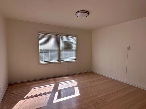 5th image of 3210-3240 Vicente St #1