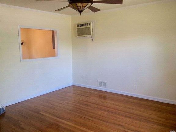 3rd image of 35 Larch St
