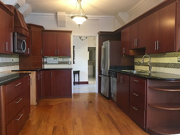 5th image of 688 Remington Oak Dr