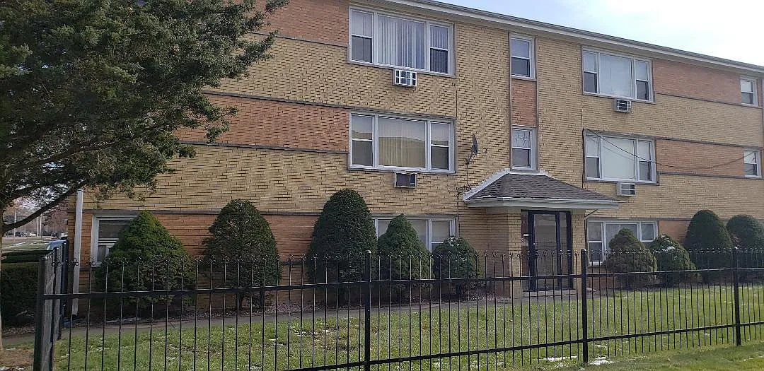 2 bed, 900 sqft, $1,575 — Photo 1
