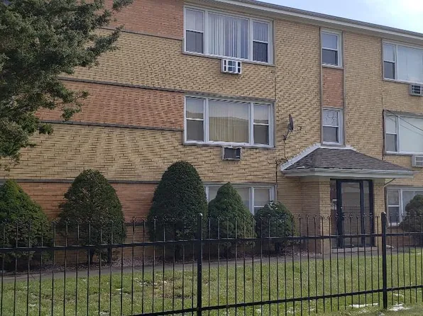 6721 W Lloyd Dr APT 2S, Worth, IL 60482