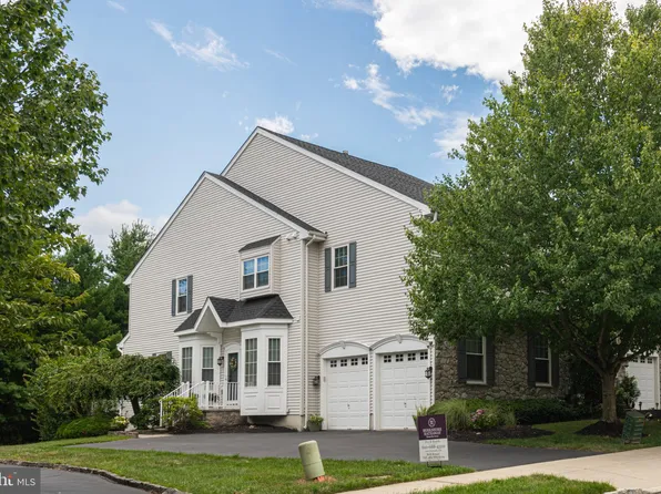 112 Portsmouth Cir, Glen Mills, PA 19342