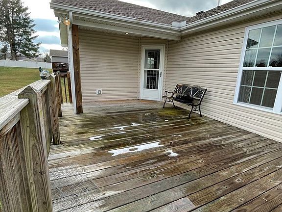 2nd image of 210 S Arrowhead Dr