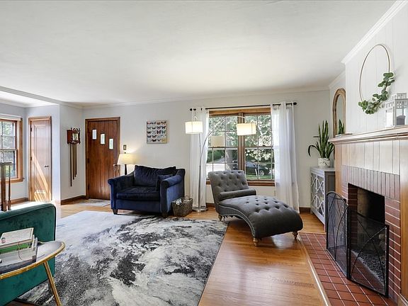 3rd image of 1011 W Healey St