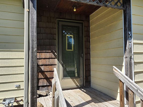 2nd image of 307 4th Ave N