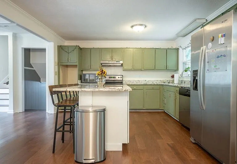 281 Rhodes Dr — Photo 6