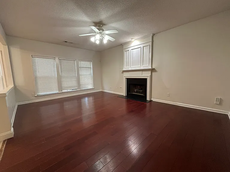 180 Sessingham Ln — Photo 20